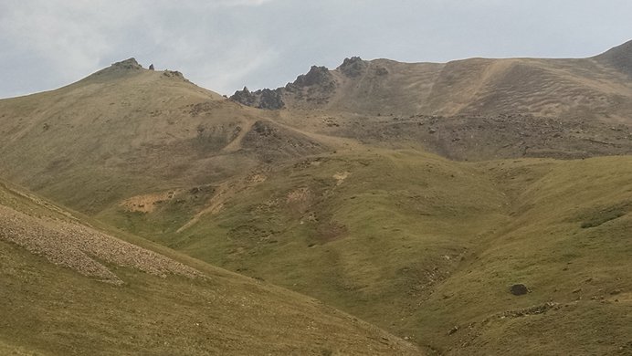 A rocky ridgeline near Redcloud Peak